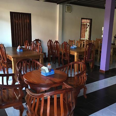Central Backpacker Hostel Луанг Прабанг Екстериор снимка