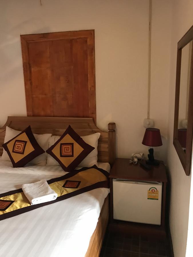 Central Backpacker Hostel Луанг Прабанг Екстериор снимка